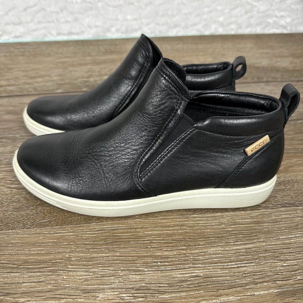 Ecco Soft 7 Black Leather Low Cut Zip Ankle Booties Sneakers Women Sz 36EU/5 US - Picture 2 of 11